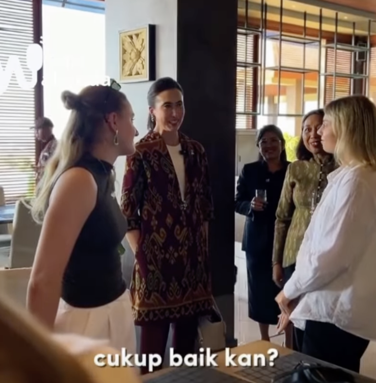 Menpar Widiyanti Putri Wardhana sapa bule di Bali